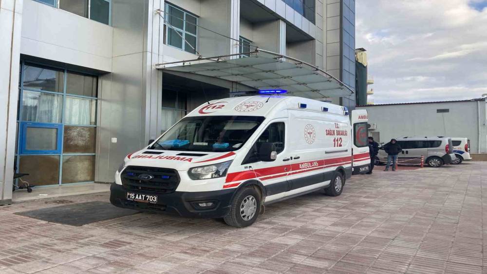 BURDUR’DA BOYA YAPARKEN DÜŞEREK AĞIR YARALANAN ŞAHIS HAYATINI KAYBETTİ