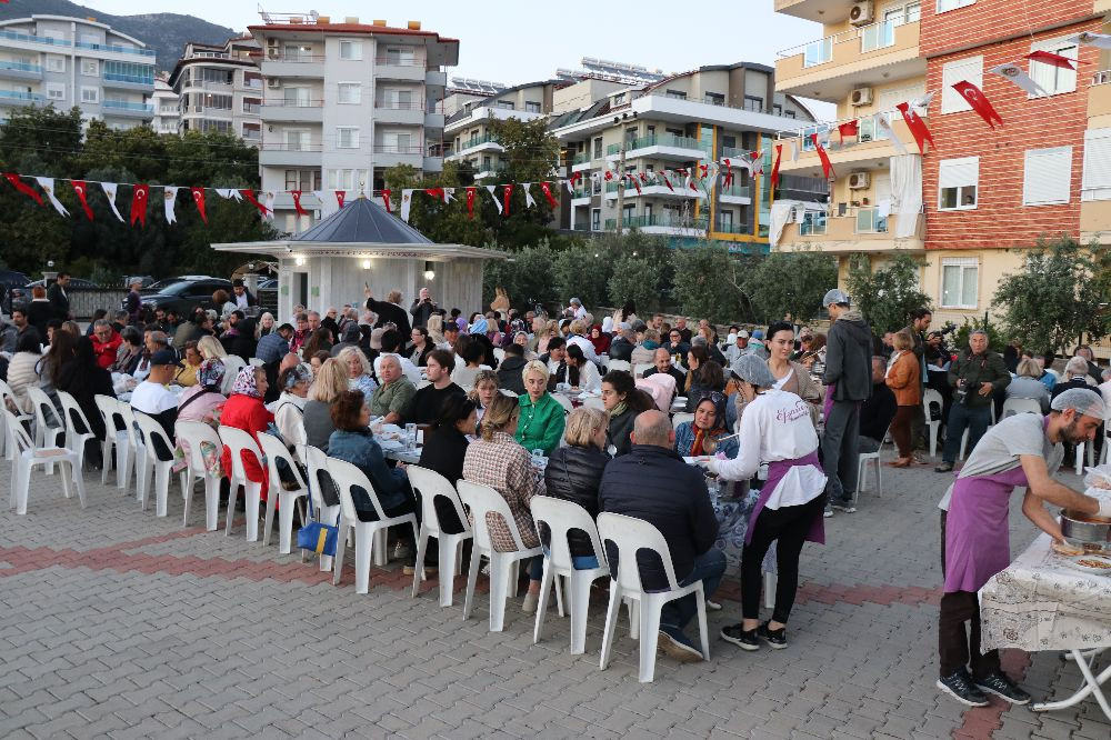 127 MİLLETTEN YERLEŞİK YABANCILAR ALANYA'DA İFTAR SOFRASINDA BULUŞTU