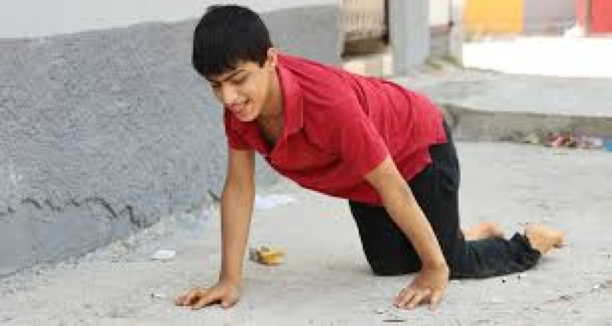 ENES'İN TEKERLEKLİ SANDALYESİ ÇALINDI ŞİMDİ EMEKLEYEREK GEZİYOR