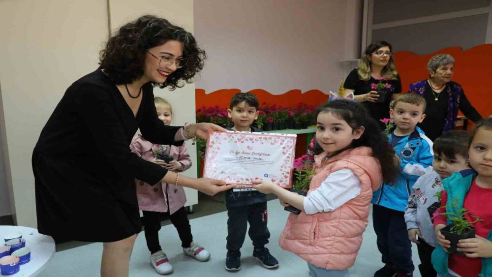 ANTALYA BÜYÜKŞEHİR’DEN ‘ANNEMLE OKUYORUM’ ETKİNLİĞİ