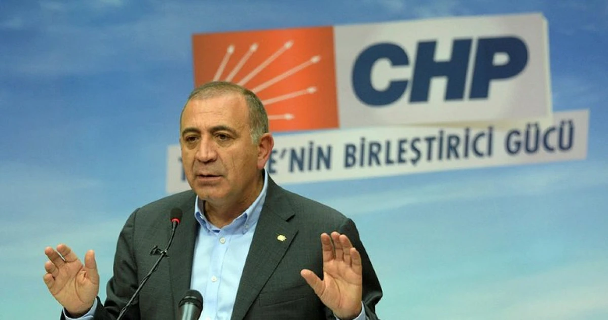 KAYYUM GÜRSEL TEKİN, CHP İL BİNASINA GELDİ! SÖZLERİ KALABALIĞI DAHA DA ÖFKELENDİRDİ