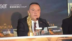 ALTIN PORTAKAL FİLM FESTİVALİ'Nİ İPTAL EDEN MUHİTTİN BÖCEK, FESTİVAL VE SANAT YÖNETMENİNİ İŞTEN ÇIKARDI