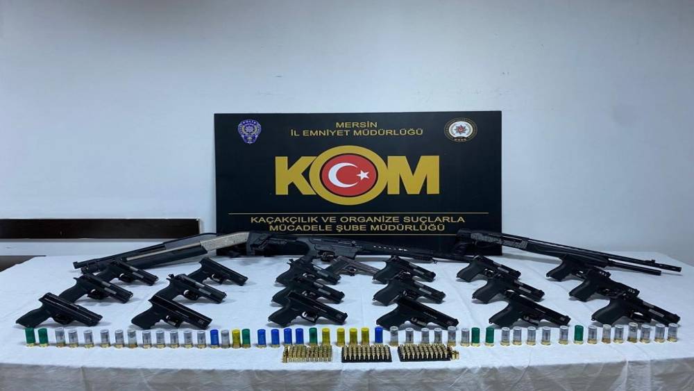 Mersin’de 23 ruhsatsız silah ele geçirildi