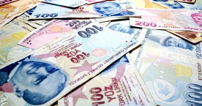 TEMİZLİK İŞÇİSİ, ALTIN VE PARA DOLU ÇANTAYI BULUNCA BAKIN NE YAPTI