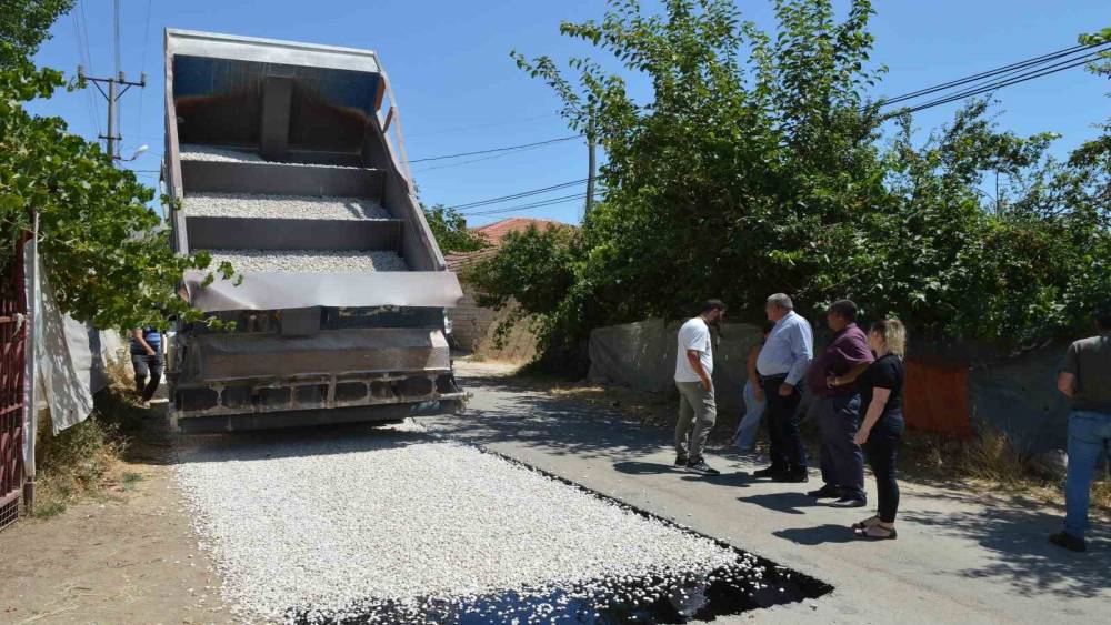 BÜYÜKŞEHİRDEN SALUR MAHALLESİ’NDE ASFALTLAMA ÇALIŞMASI
