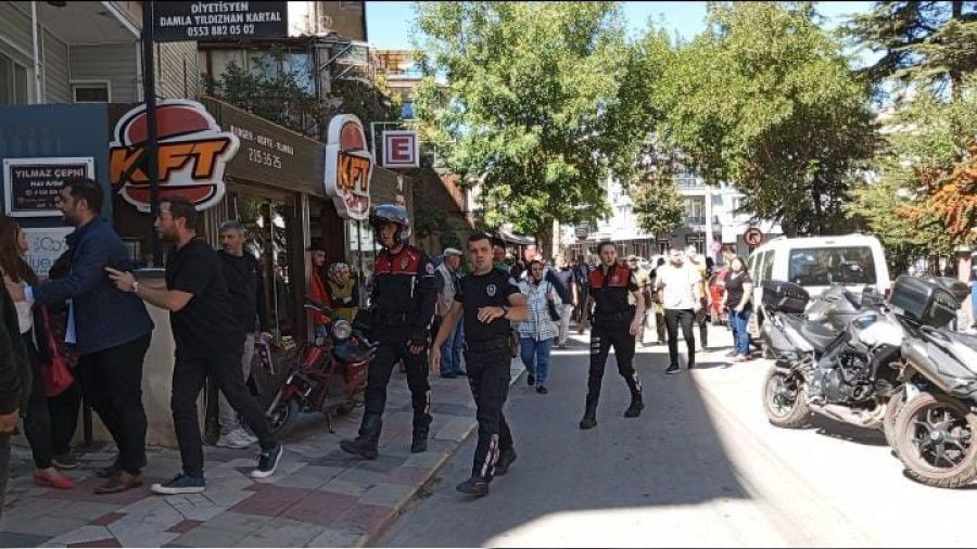 ESENYURT'TA ŞAŞKINA ÇEVİREN KAVGA! KADINLAR SAÇ BAŞ BİRBİRİNE GİRDİ