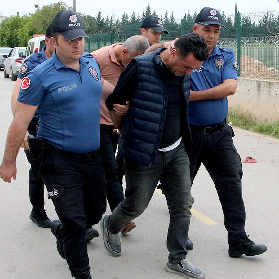 POLİSE TABANCA ÇEKİP, TEHDİT EDEN BELEDİYE MÜDÜRÜ: KOLTUKTA UYUYORDUM, BİBER GAZINI YİYİNCE UYANDIM