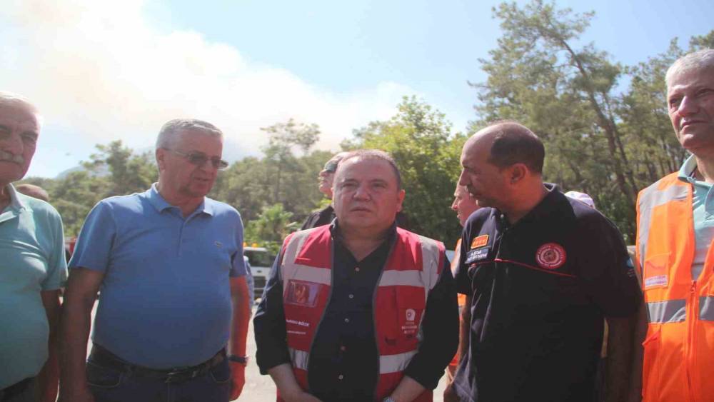 BAŞKAN BÖCEK: "YANAN ALAN 180 HEKTARI GEÇTİ"