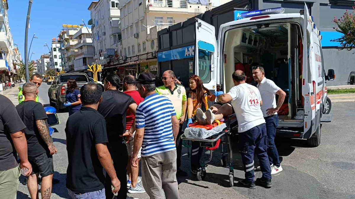 KAMYONETE ÇARPAN MOTORLU BİSİKLET SÜRÜCÜSÜ YARALANDI