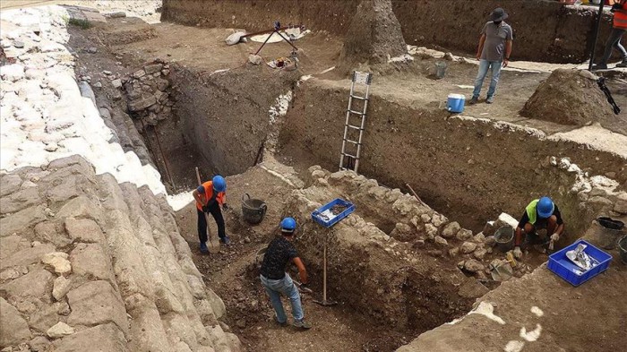 Daskyleion Antik Kenti'nde tarihi duvarlar gün ışığına çıkıyor