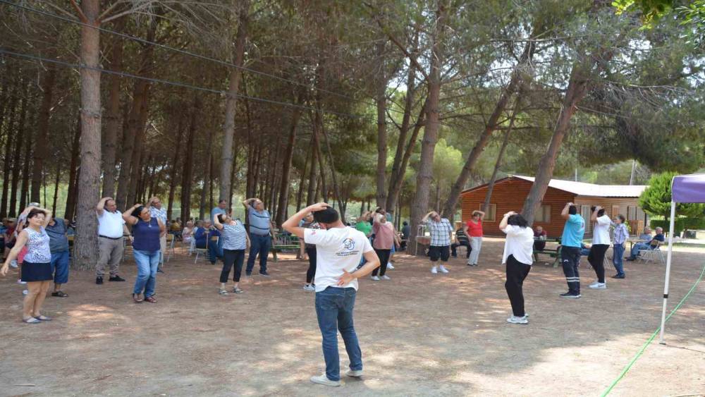 MERSİN’DEKİ EMEKLİLER TARSUS GENÇLİK KAMPI’NDA BULUŞTU