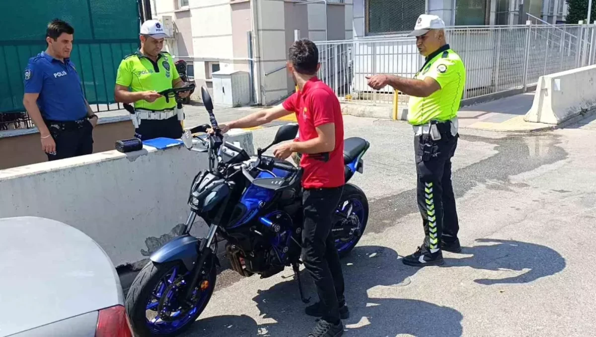 Manavgat'ta Akrobasi Yapan Motosiklet Sürücüsüne Cezalar Yağdı