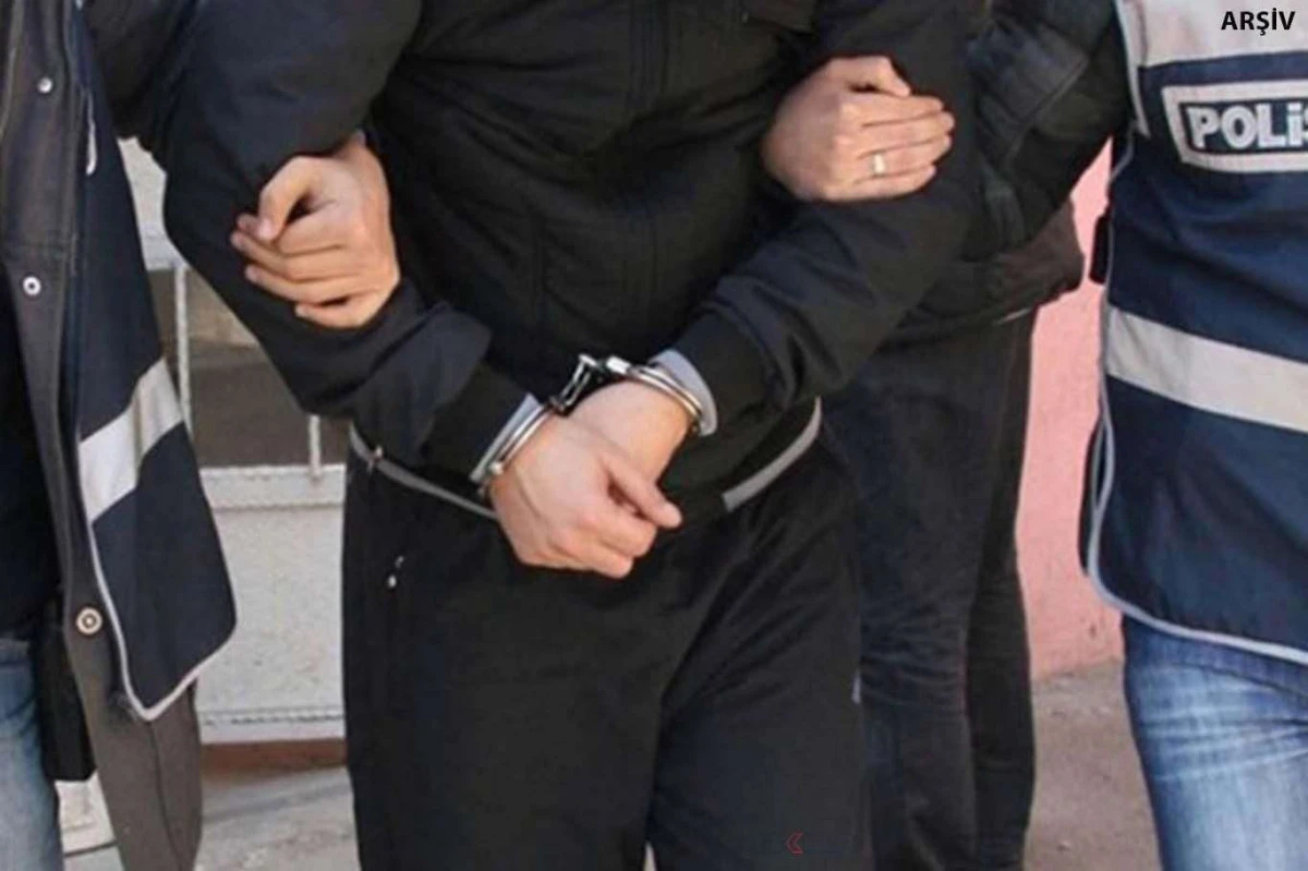 ADANA’DA MUHTAR DARP EDEN ŞÜPHELİLER TUTUKLANDI