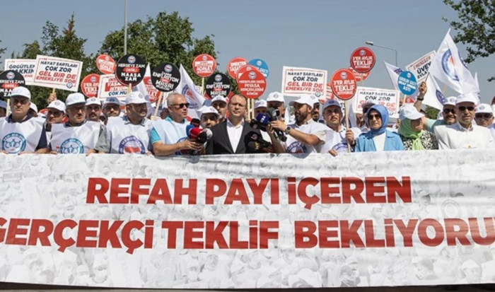 HÜKÜMETİN ZAM TEKLİFİNİ YETERSİZ BULAN MEMUR-SEN'DEN 81 İLDE PROTESTO