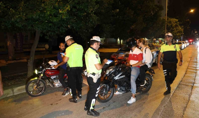 ADANA'DA SAAT BAŞINA 12 MOTOSİKLET SÜRÜCÜSÜNE CEZA