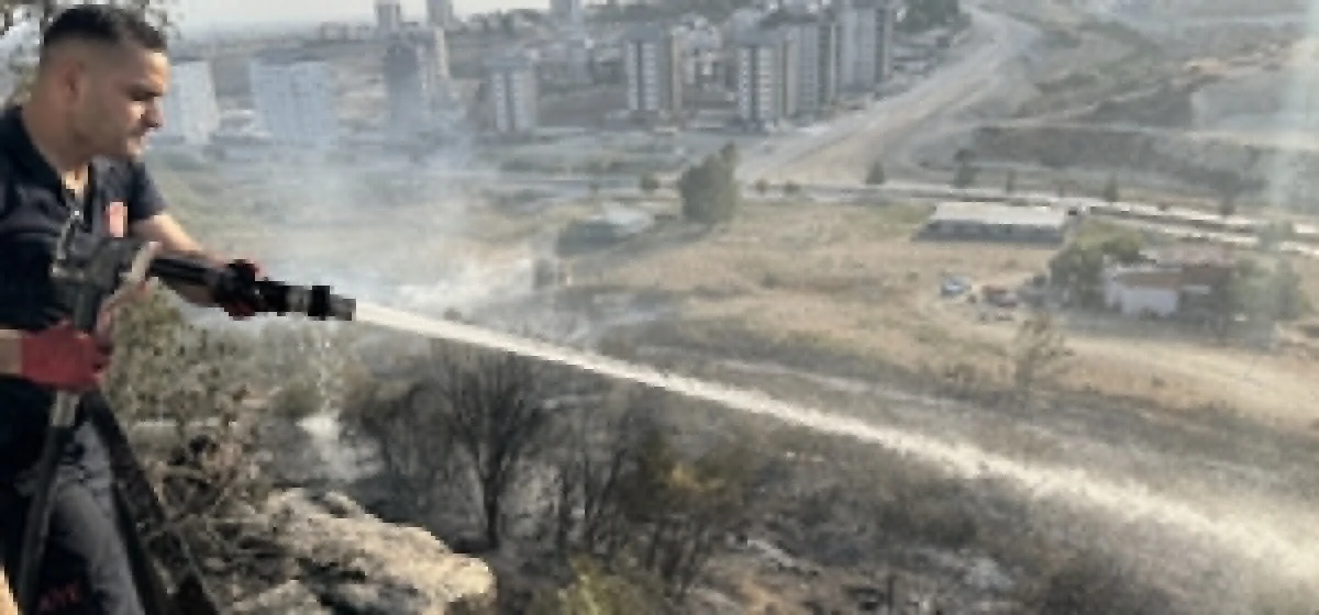 Adana'da Ağaçlık Alanda Yangın Söndürüldü