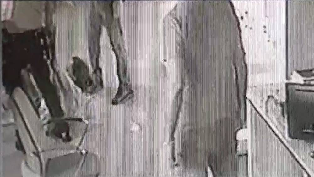 Alanya’da polisten kaçan şüpheliler aracın lastiğine ateş edilerek durdurulabildi