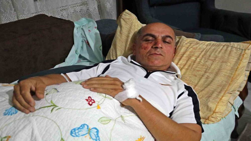 ANTALYA’DA TAKSİ ŞOFÖRÜNÜ ÖLDÜRESİYE DÖVDÜLER, O ANLAR KAMERADA