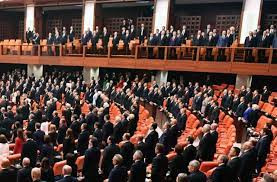 7 VEKİL YEMİN METNİNİ TEKRAR OKUMAK ZORUNDA KALDI