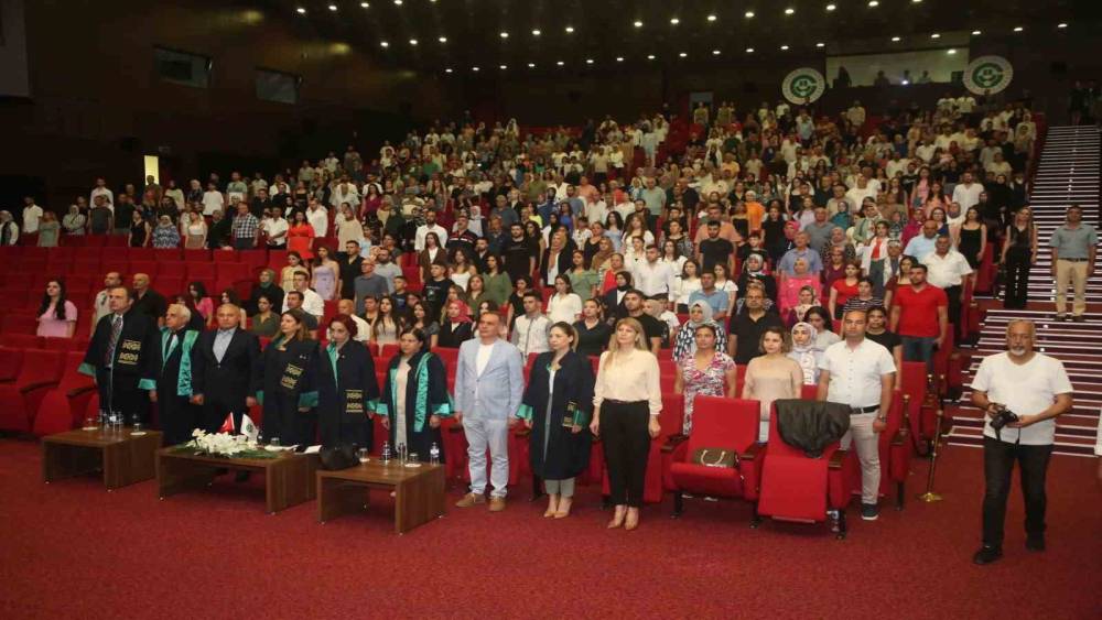Ç.Ü. ABDİ SÜTCÜ SAĞLIK HİZMETLERİ MYO’DA MEZUNİYET SEVİNCİ