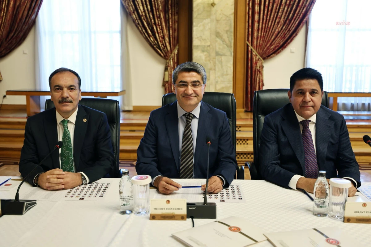 Milli Dayanışma Kardeşlik ve Demokrasi Komisyonu toplantısı… Yeni Yol Grup Başkanvekili Ekmen: "Cumhuriyetimizin 100 yıllık sorunları, demokratikleşme, yapısal ve anayasal reformları üzerinde yoğunlaşmamız gerekiyor"