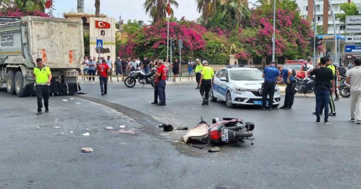 Mersin Tarsus'ta Kamyonla Motosiklet Çarpıştı: 1 Ölü, 1 Yaralı