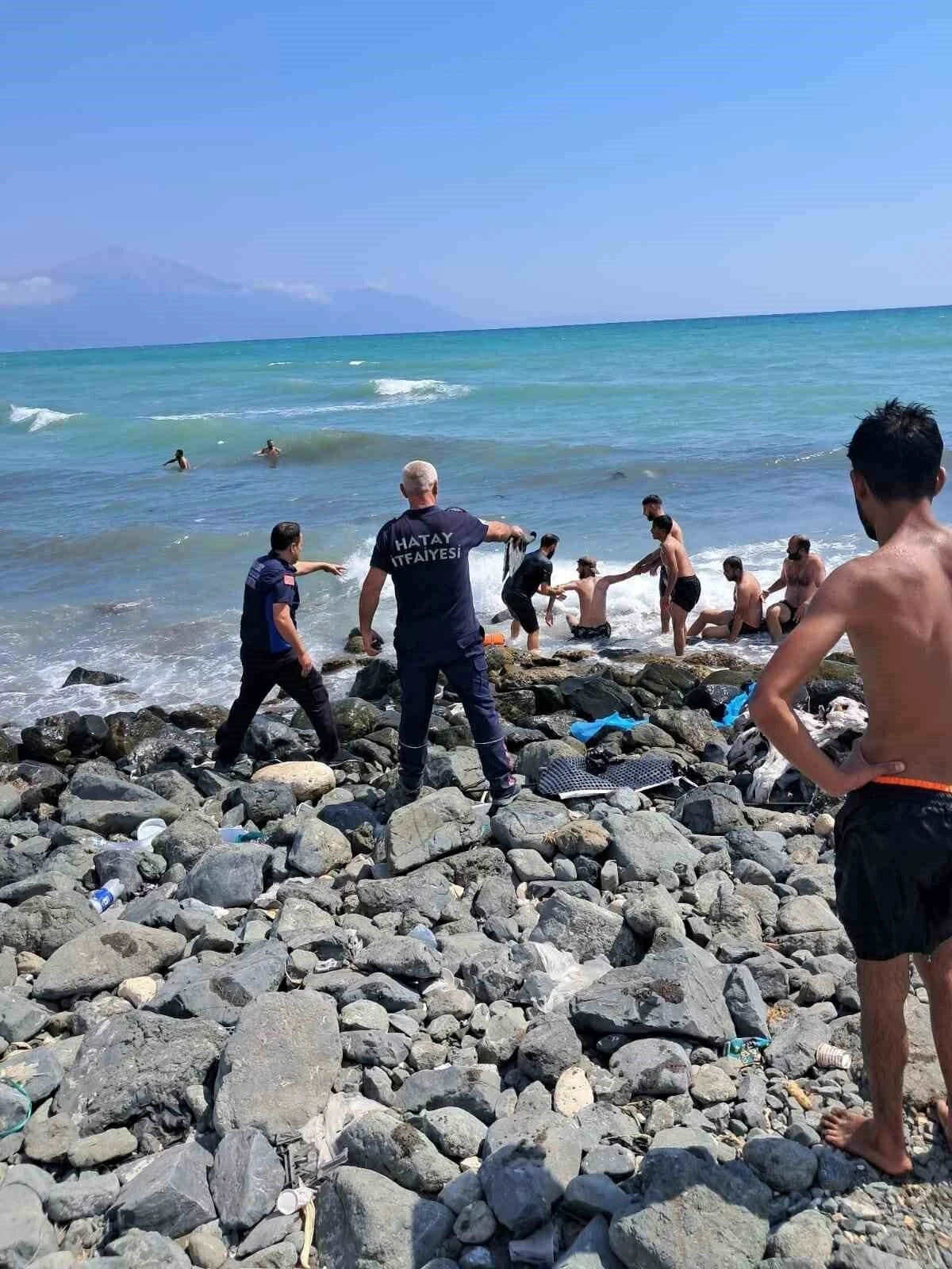 RİP AKINTISINA KAPILAN 2 GENÇ BOĞULMA TEHLİKESİ GEÇİRDİ: KORKU DOLU ANLAR KAMERADA