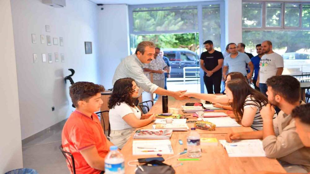 ÇUKUROVA’DA DERS KAFELERE İLGİ ARTIYOR