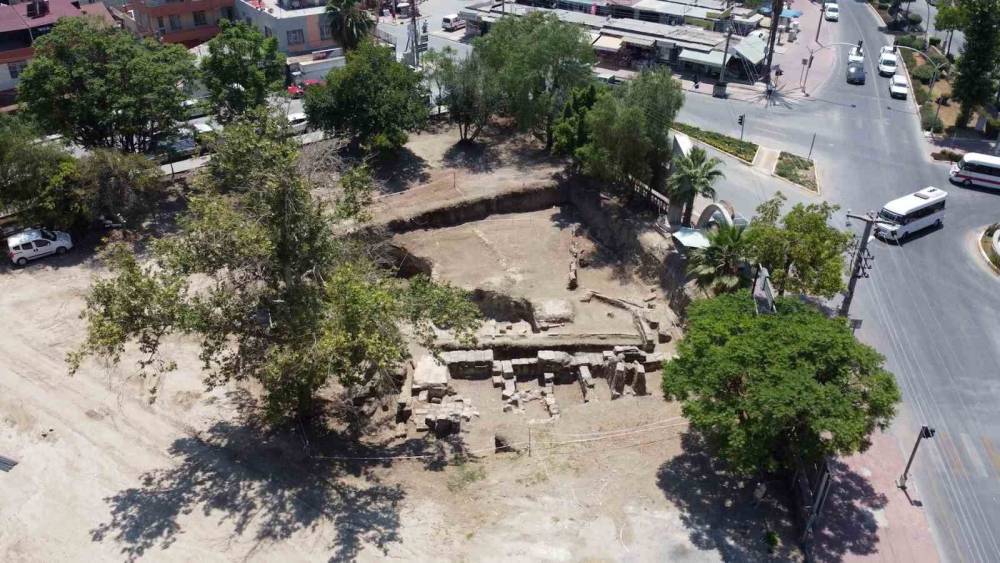 TARSUS’TA KENT MEYDANI ÇALIŞMALARI SÜRÜYOR