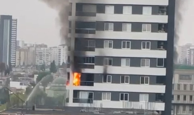 ADANA'DA LÜKS APARTMANDA ÇIKAN YANGIN KORKUTTU