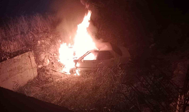 BURDUR’DA KÖPRÜDEN UÇAN OTOMOBİL YANARAK KÜL OLDU: SÜRÜCÜ SON ANDA KURTARILDI