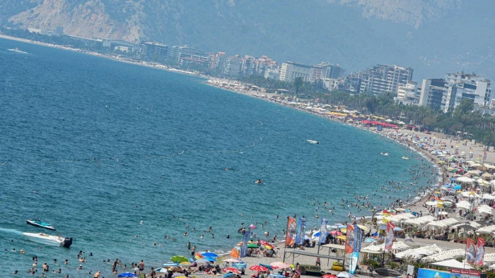 Antalya'da Sıcak Hava Rekoru Giderek Yaklaşıyor