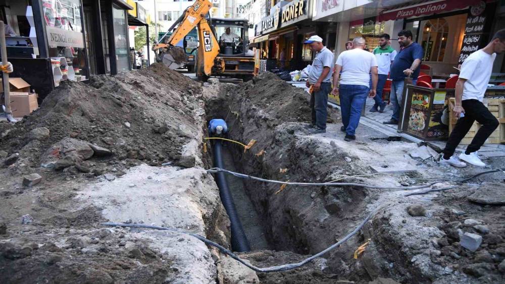 BAŞKAN BAŞDEĞİRMEN ESNAFIN TALEPLERİNİ YERİNE GETİRİYOR