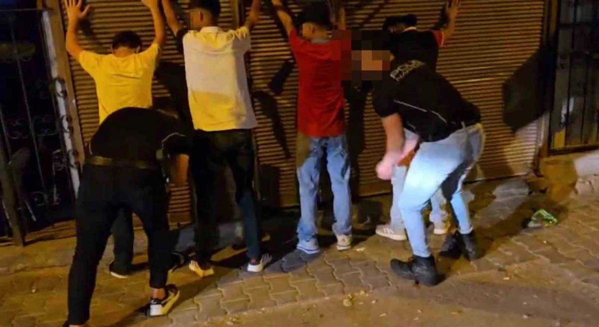 ADANA'DA 'NARKOALAN' UYGULAMASINDA UYUŞTURUCU KULLANAN 63 ŞAHIS YAKALANDI