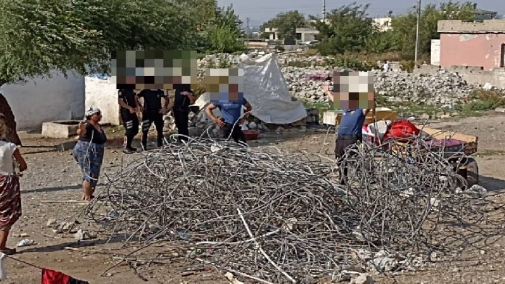 OSMANİYE’DE ENKAZDAN ÇIKAN DEMİRLERİ ÇALAN HIRSIZLARA YÖNELİK OPERASYON