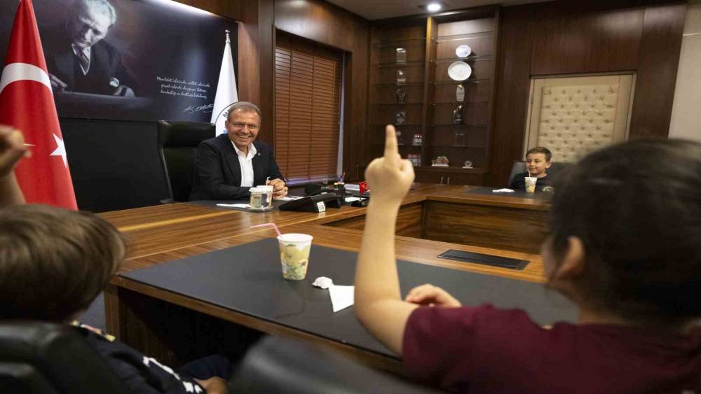 BAŞKAN SEÇER: "İNSANLARI SEVİYORSAN İYİ BİR BELEDİYE BAŞKANI OLABİLİRSİN"