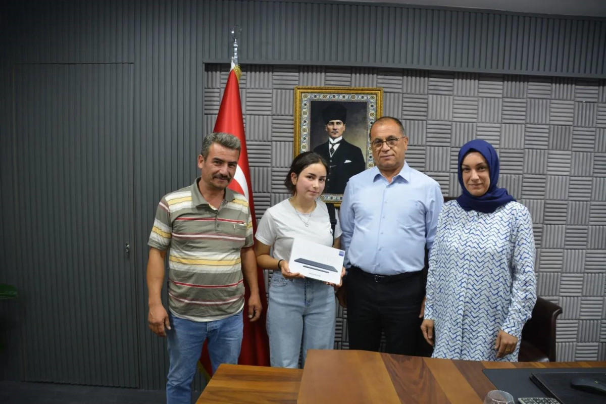 ÇOBAN ZEYNEP LGS'DE İLÇE BİRİNCİSİ OLDU