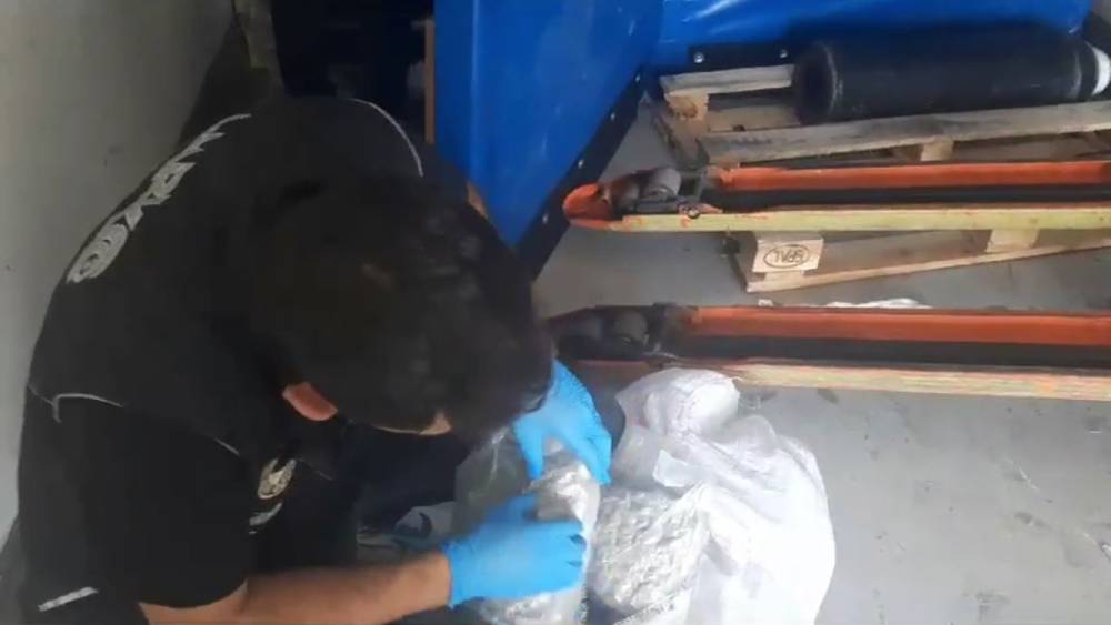 OSMANİYE’DE DURDURULAN TIRDA 145 KİLO 450 GRAM SKUNK ELE GEÇİRİLDİ