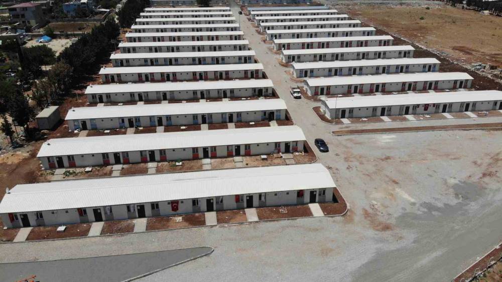 ENKAZ KENTTE DEPREMİN YARALARI SARILIYOR: BRİKET EVLERDE YAŞAM BAŞLADI