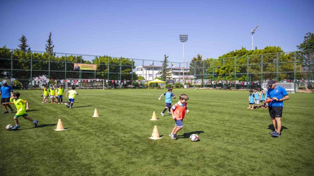 MERSİN’DE FUTBOL KURSLARI DEVAM EDİYOR