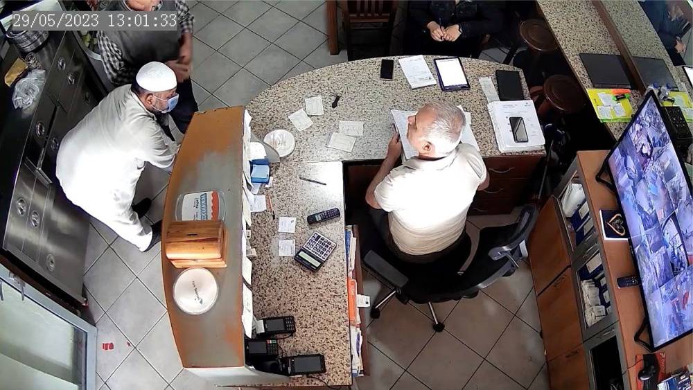 DİLENCİNİN YAPTIĞI ROL, TİYATROCULARA TAŞ ÇIKARTTI
