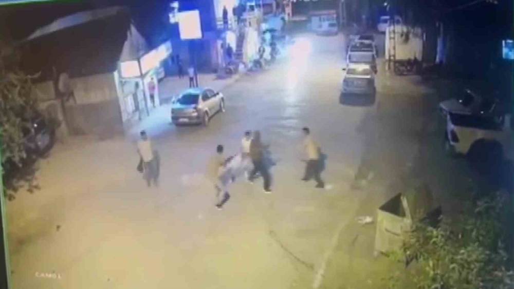 ADANA’DA 1 KİŞİNİN VURULDUĞU SİLAHLI KAVGA KAMERADA