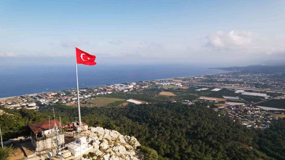 ÇALIŞ TEPESİ’NE TÜRK BAYRAĞI ASILDI