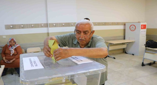 ADANA’DA OY KULLANMA İŞLEMLERİ BAŞLADI