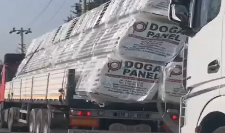 TRAFİĞE ALDIRIŞ ETMEDEN TEHLİKELİ YÜK TAŞIYAN TIRA CEZA