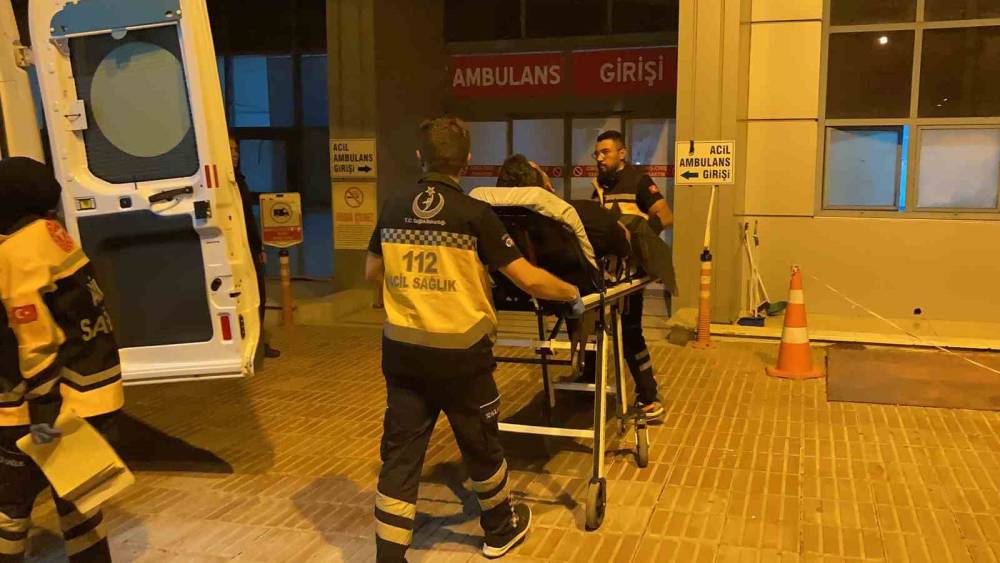 EŞİNE KIZDI KENDİNİ BIÇAKLADI