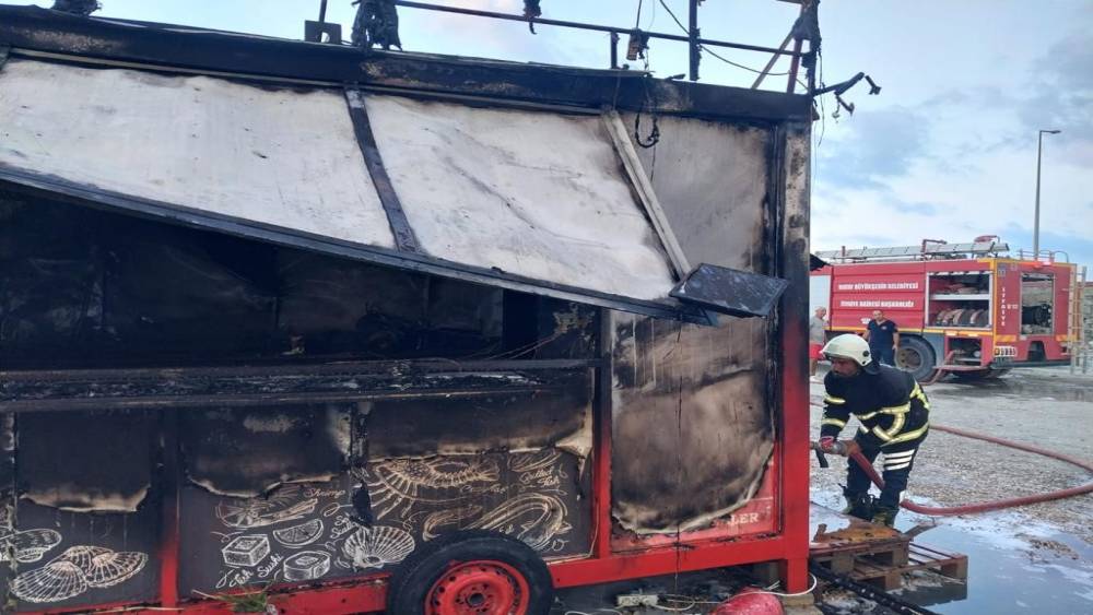 Hatay’da işyeri yangını söndürüldü
