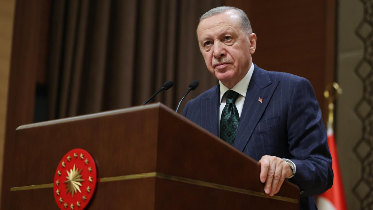 CUMHURBAŞKANI ERDOĞAN İMZALADI! KAMUDA TEK MAAŞ DÖNEMİ BAŞLIYOR