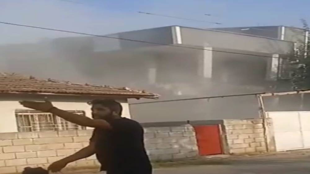 HATAY’DA AĞIR HASARLI 3 KATLI BİNANIN ZEMİN KATI ÇÖKTÜ