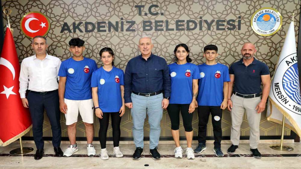 AKDENİZ’İN KİCK BOKSÇULARI DERECELERLE DÖNDÜ